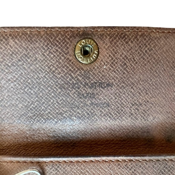 Louis Vuitton 4 Key Holder, Pre- Loved. Good condition! - Picture 6 of 10